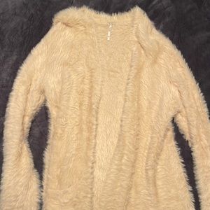 Free people sweater! Worn a few times max.